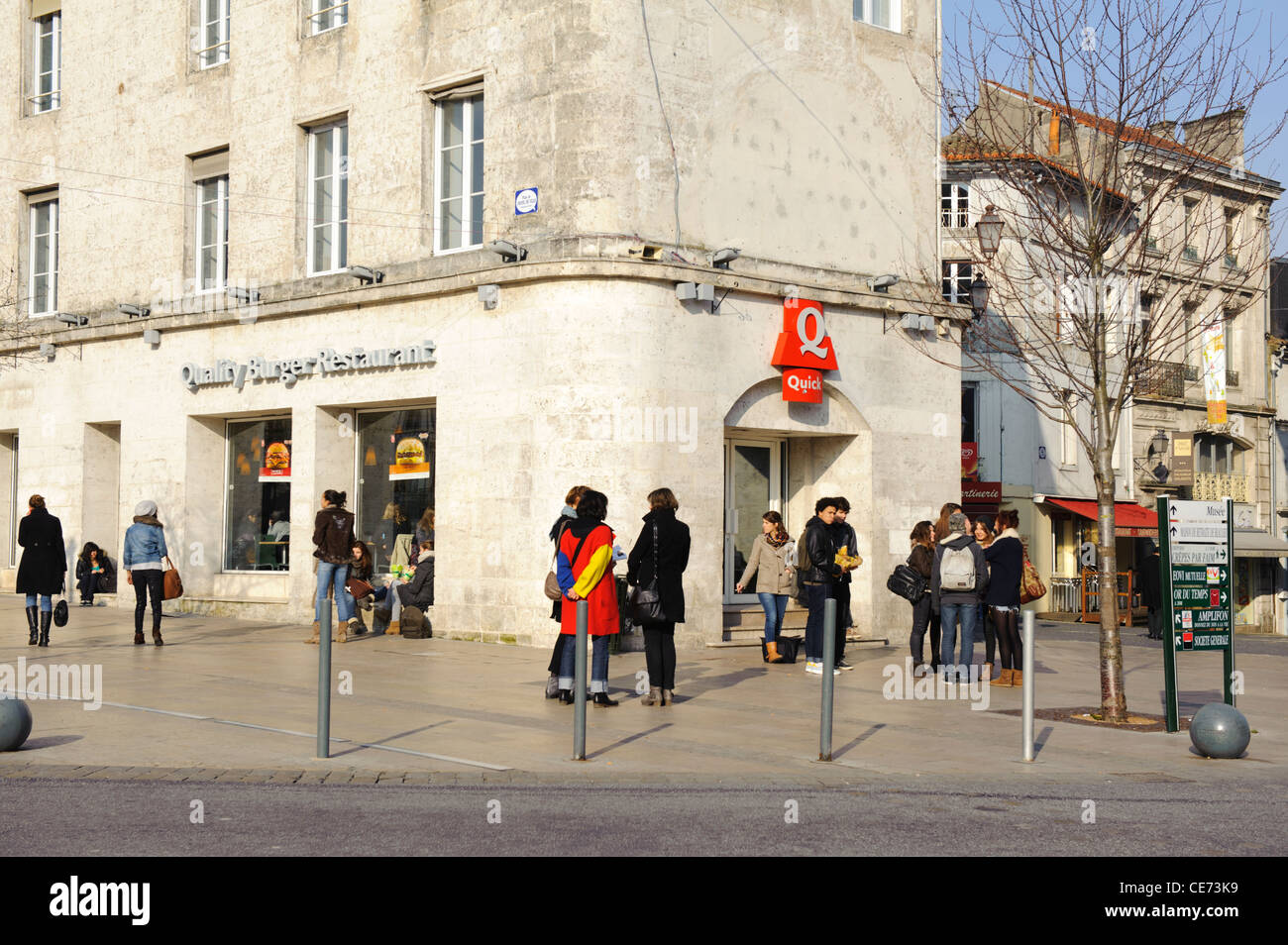 Angouleme restaurant quick teenagers Banque de photographies et d'images à  haute résolution - Alamy