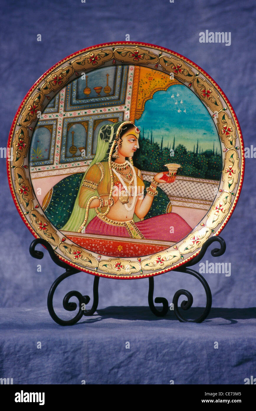 Peinture miniature ; assiette ronde ; Reine indienne Rani Maharani Empress Dbuvant ; Inde ; Asie Banque D'Images