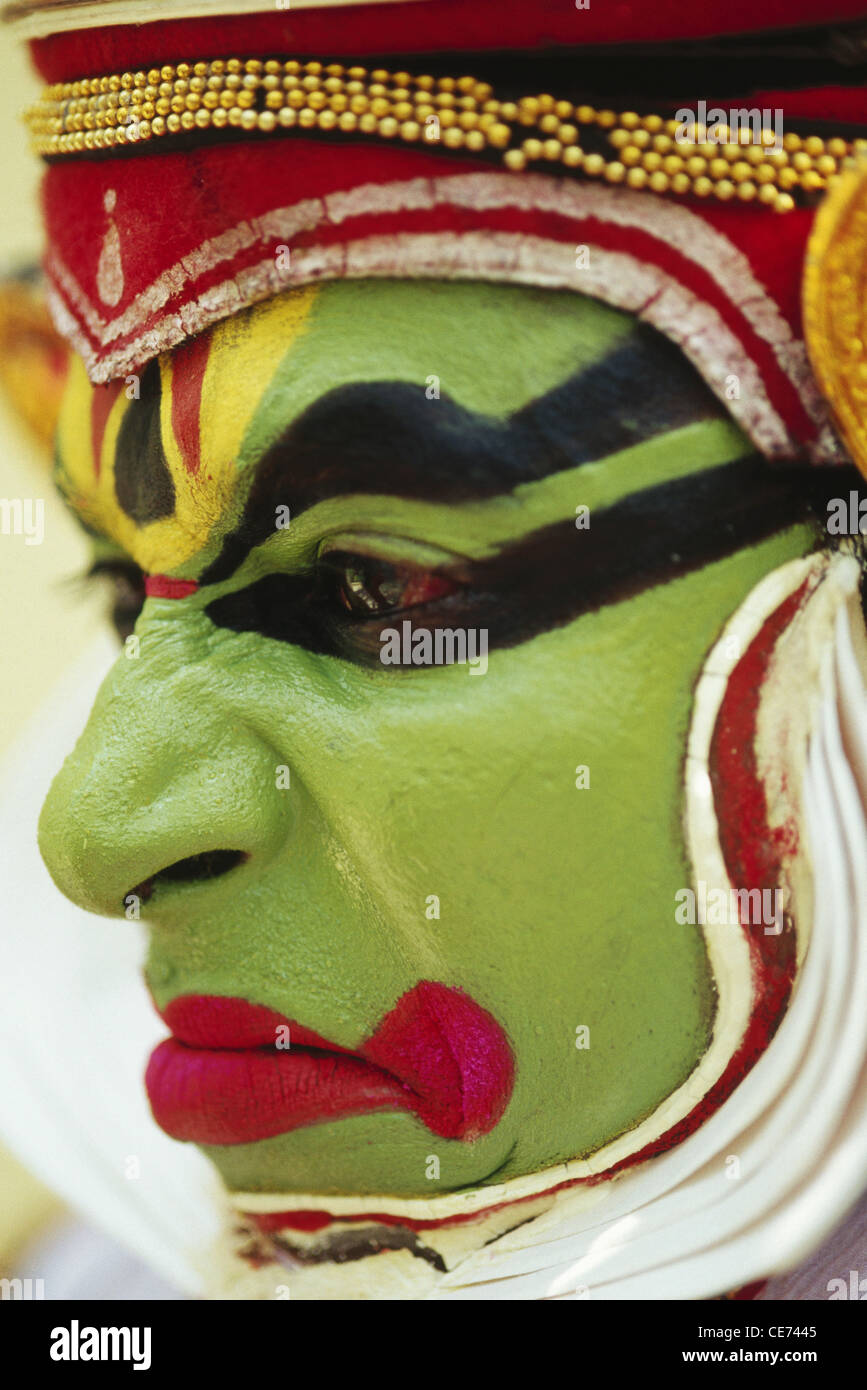 MGM 84456 : peint en colère face à l'indien Kathakali homme danseur classique de l'Inde Communiqué de modèle numéro 306 Banque D'Images