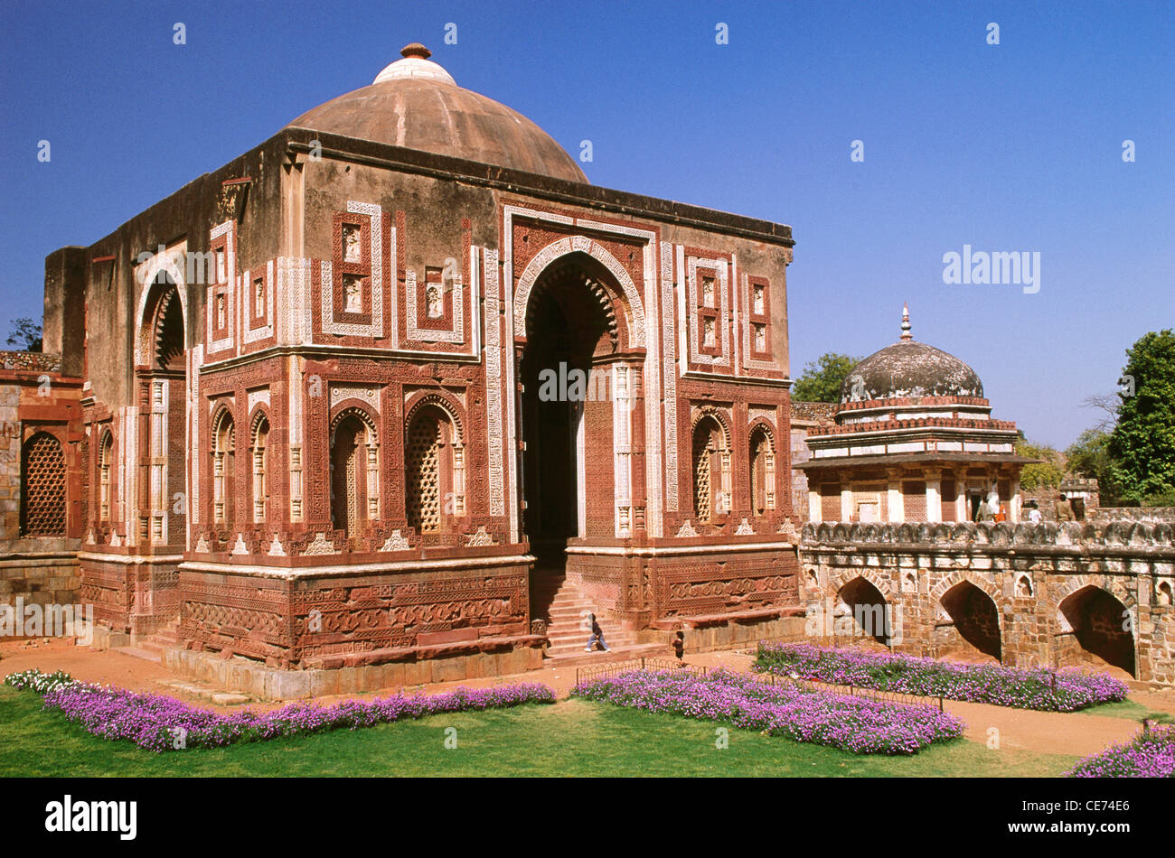 Alai Darwaza ; porte d'Alauddin ; porte sud de la mosquée Quwwat ul Islam dans le complexe de Qutb, Mehrauli, Delhi, Inde, asie Banque D'Images