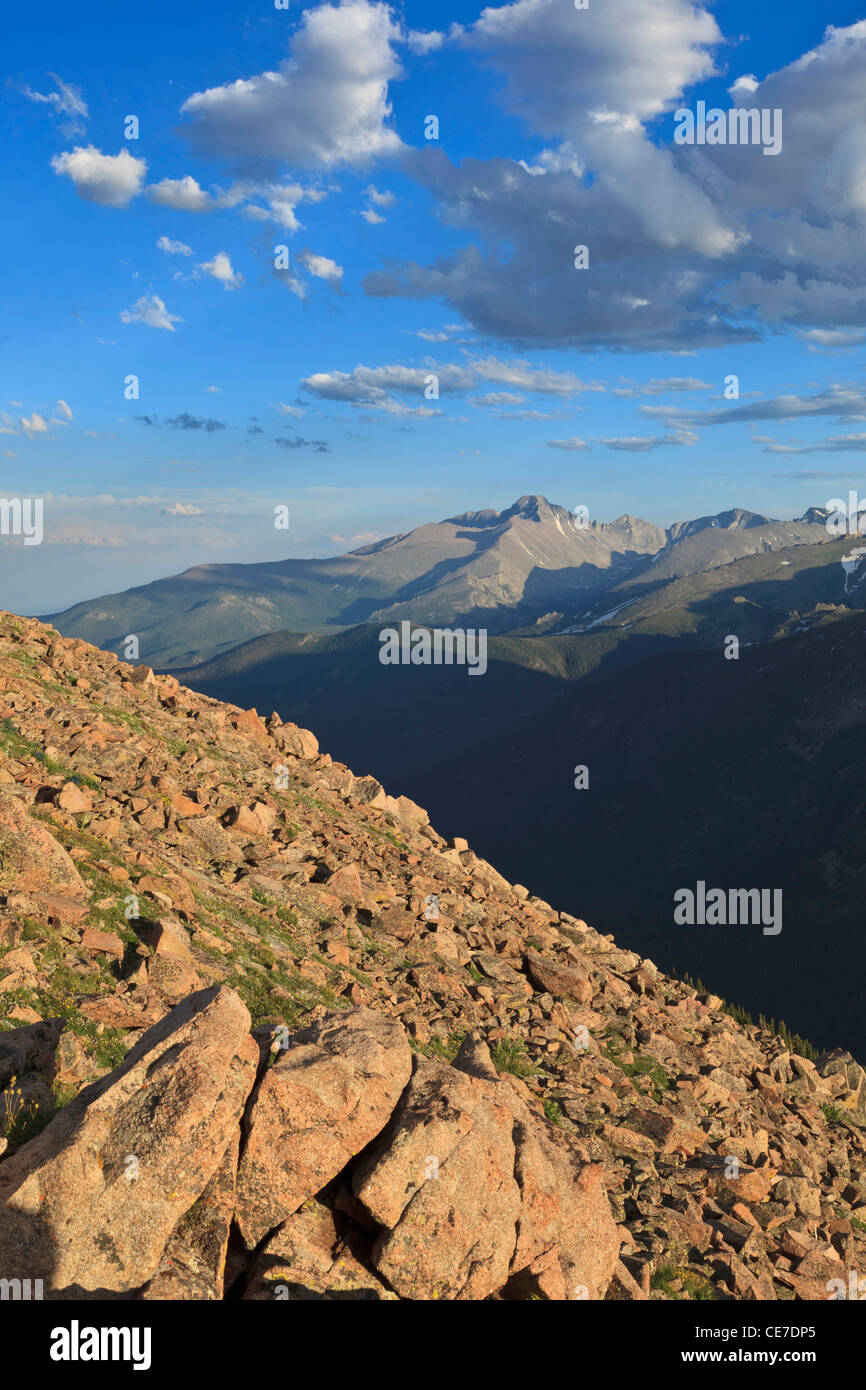 USA, Colorado, Rocky Mountain National Park, le long de la forêt de Crête Canyon Overlook Banque D'Images