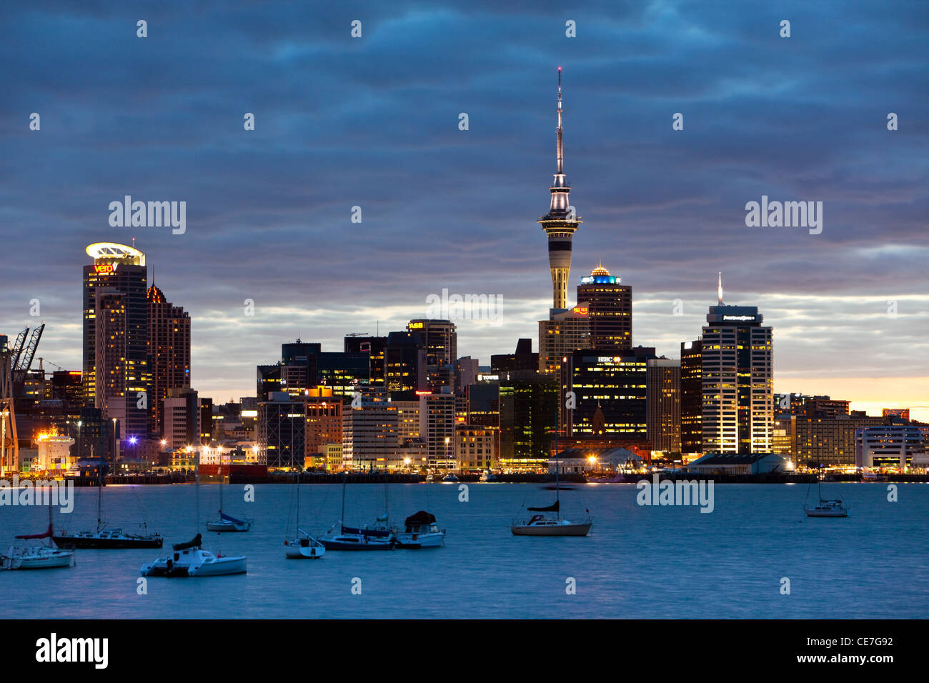City skyline at Dusk, vue de Devonport, Auckland, île du Nord, Nouvelle-Zélande Banque D'Images