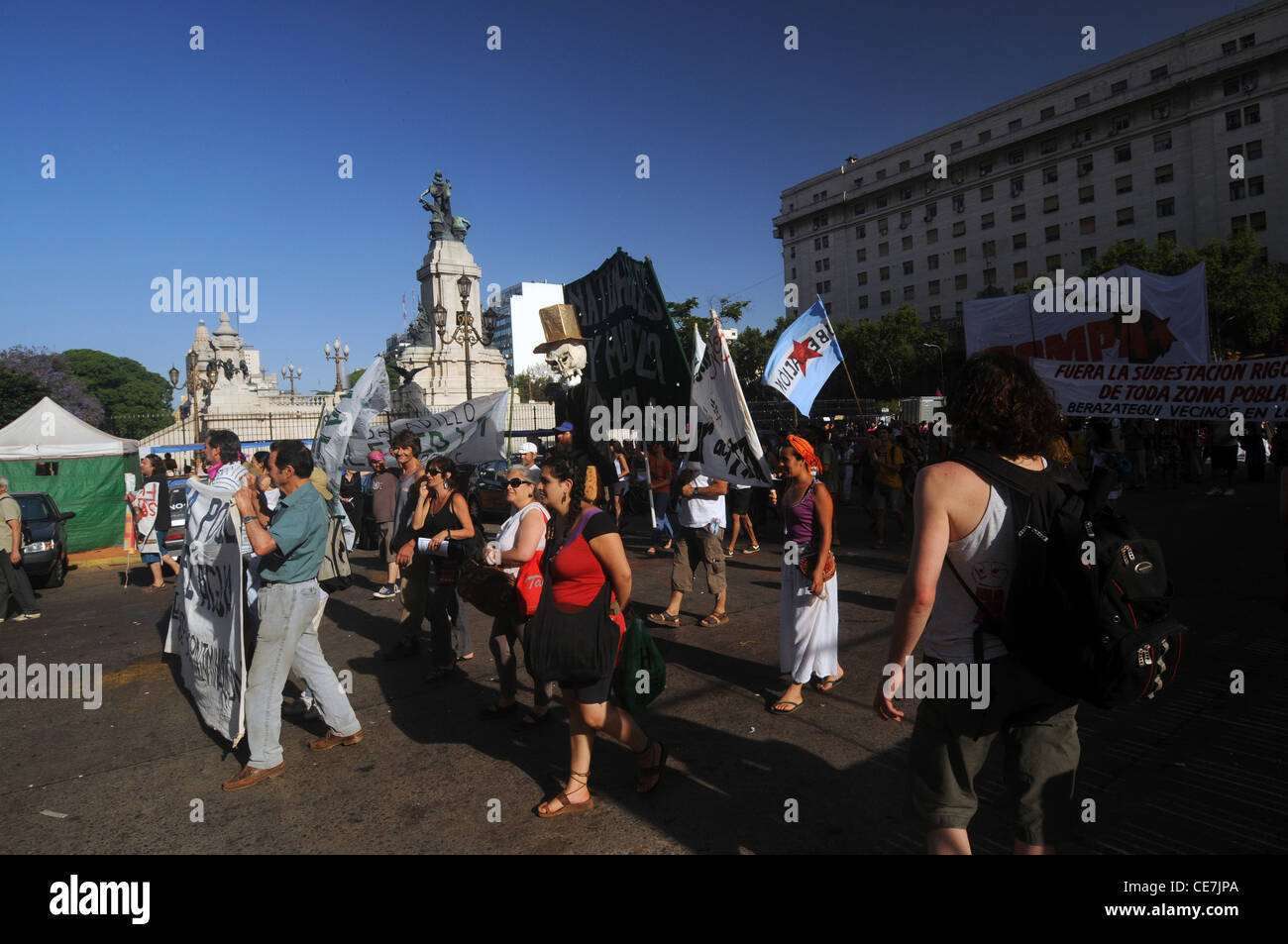 Les manifestants sur la place de 5 de Mayo, Buenos Aires, Argentine. pas MR ou PR Banque D'Images