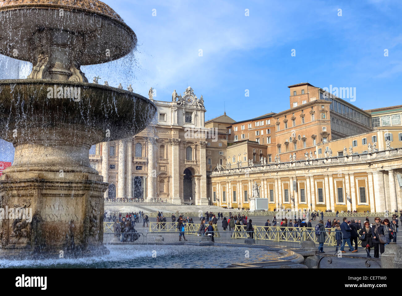 Piazza San Pietro et la Basilique Saint Pierre au Vatican. Banque D'Images