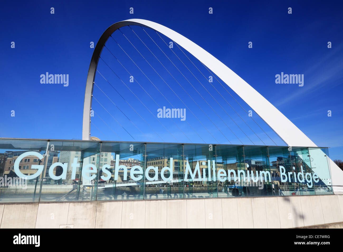 Gateshead Millennium Bridge, Tyneside, Angleterre du Nord-Est, Royaume-Uni Banque D'Images