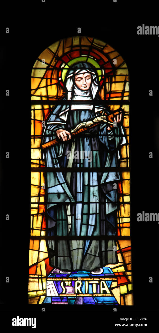 Sainte Rita, de vitraux dans la Cathédrale de St Vincent de Paul à Tunis Banque D'Images