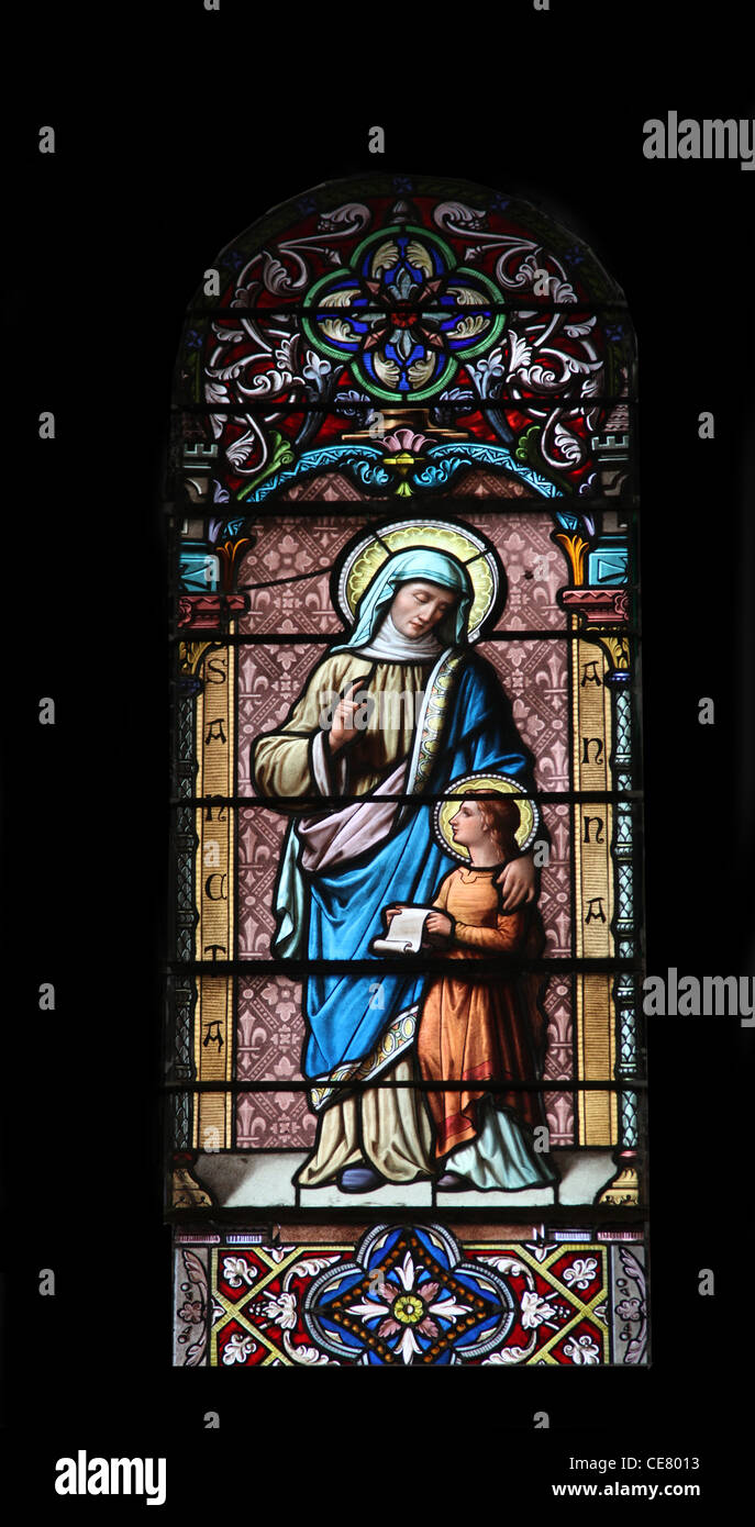 Saint Ann, vitraux dans la Cathédrale de St Vincent de Paul à Tunis Banque D'Images
