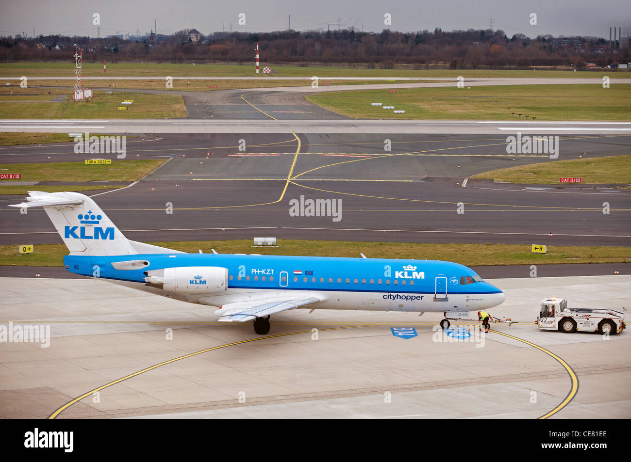 (Air France KLM Cityhopper) Fockker 70 avions de passagers équipés de moteurs Rolls-Royce, l'aéroport de Düsseldorf Allemagne Banque D'Images