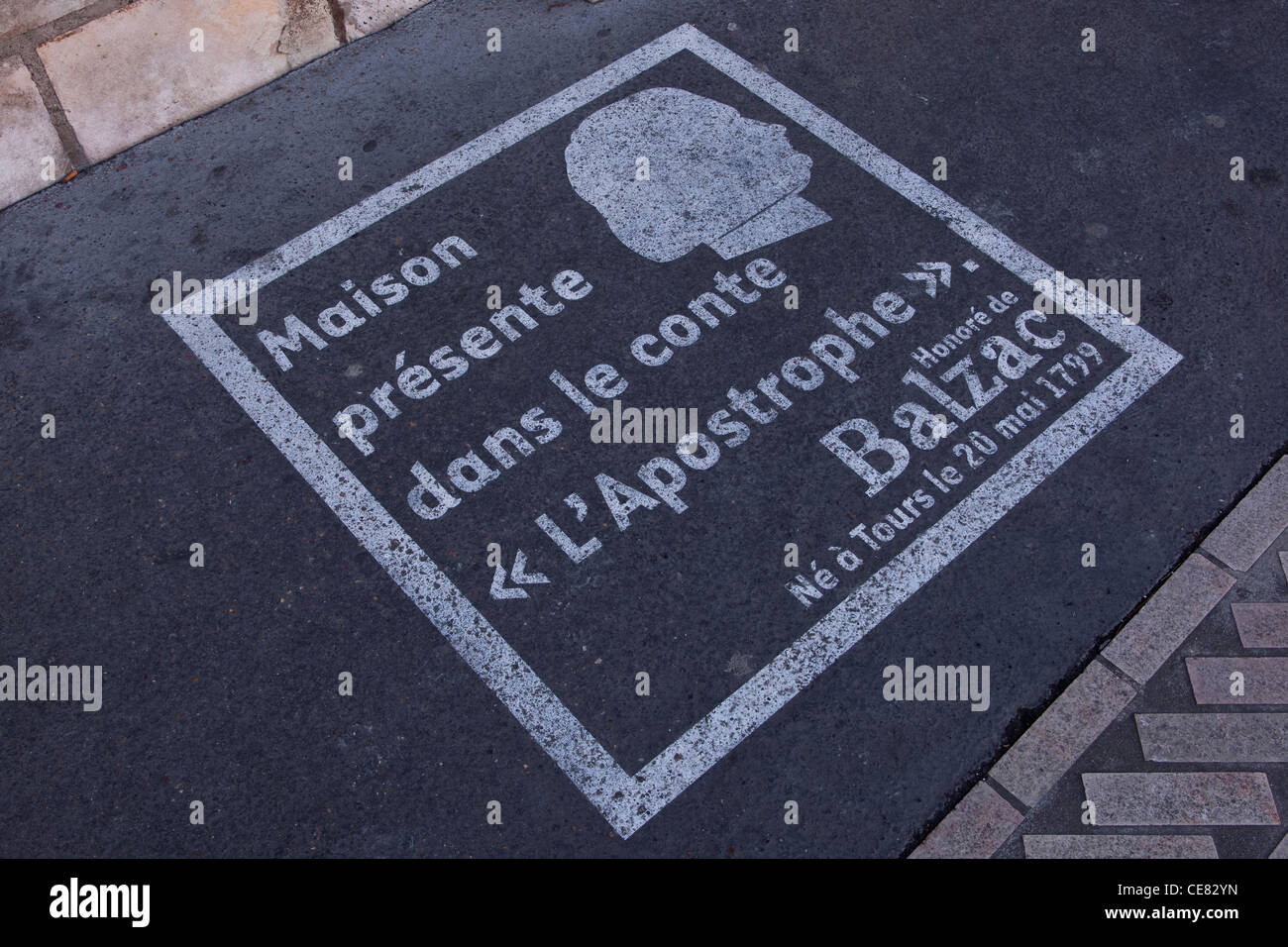 Une légende peint sur un trottoir à Tours, France. Il dit que la Chambre qu'il est en face de est mentionné dans l'apostrophe Banque D'Images