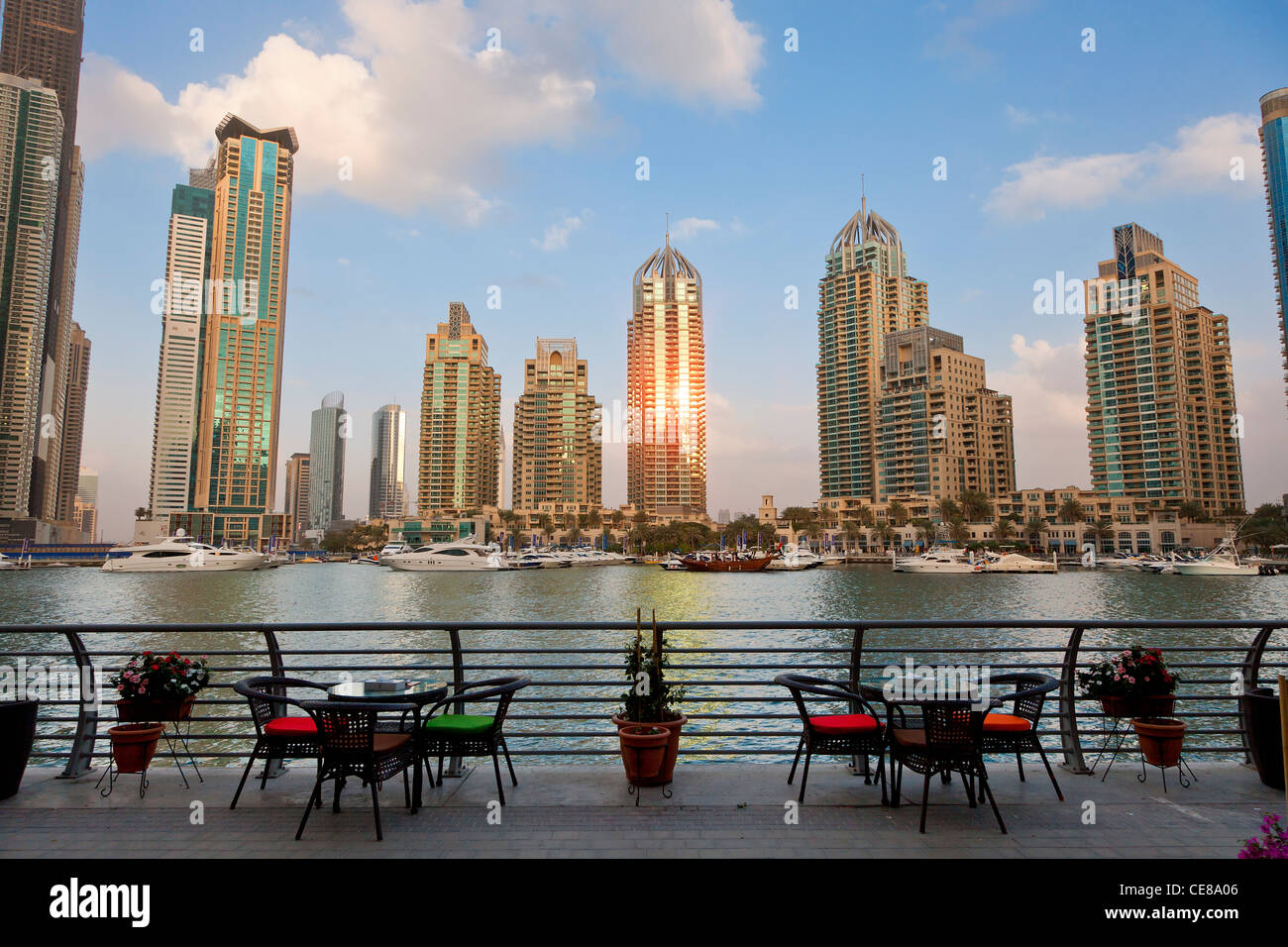 L'Asie, Arabie, Dubai, Dubaï, l'Émirat Harbour et gratte-ciel de Dubai Marina Banque D'Images