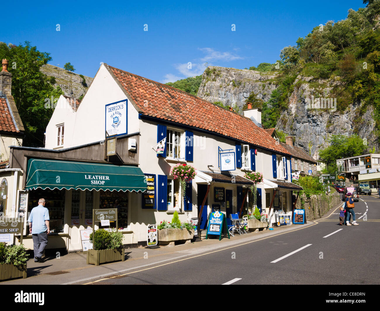 Un cottage et salon de thé à Cheddar gorge, Somerset, Angleterre. Banque D'Images