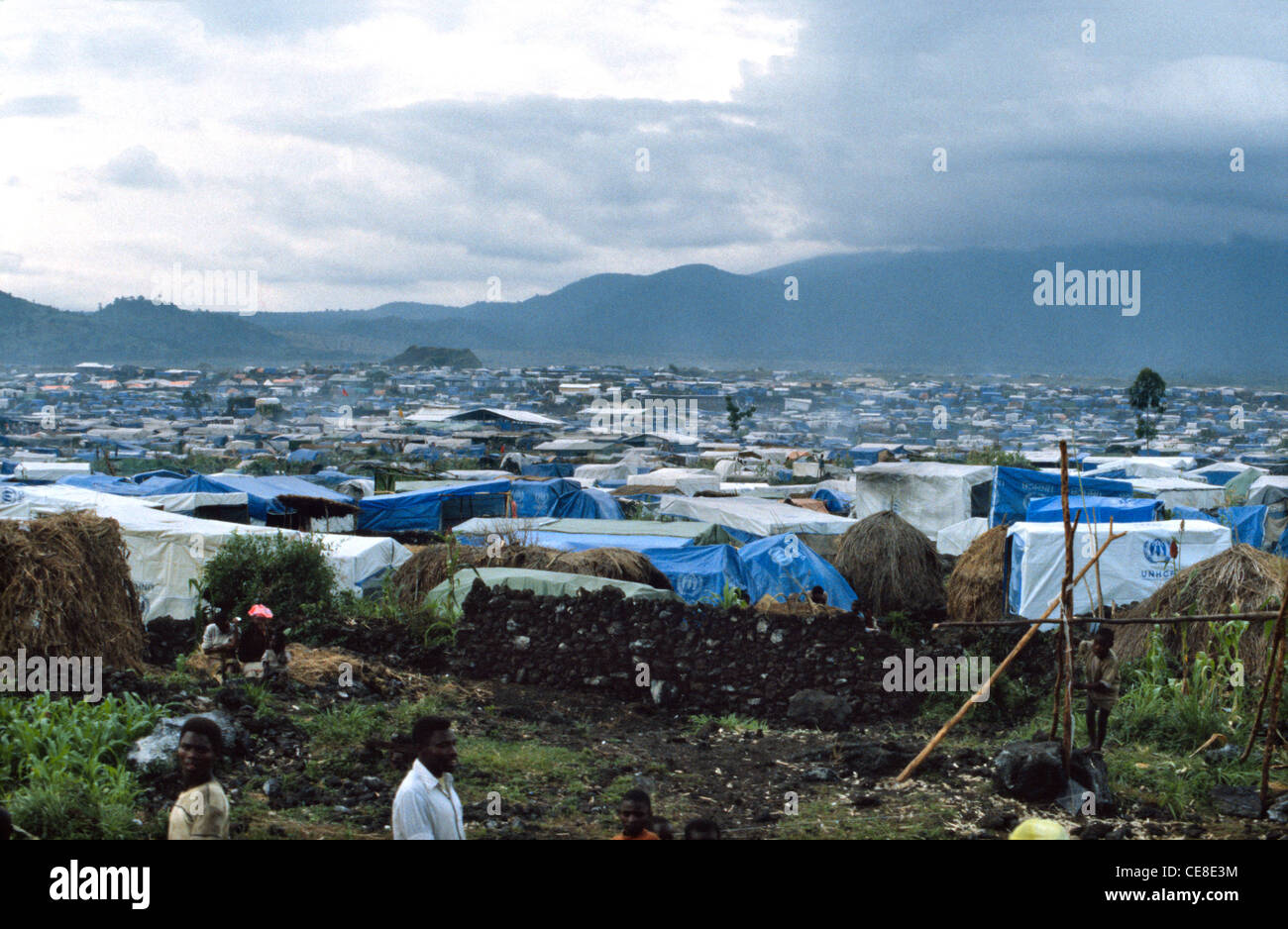 Camp de réfugiés à Goma, République démocratique du Congo en 1995. Zone utilisée pour loger des Hutus rwandais fuyant la guerre civile au Rwanda. Banque D'Images