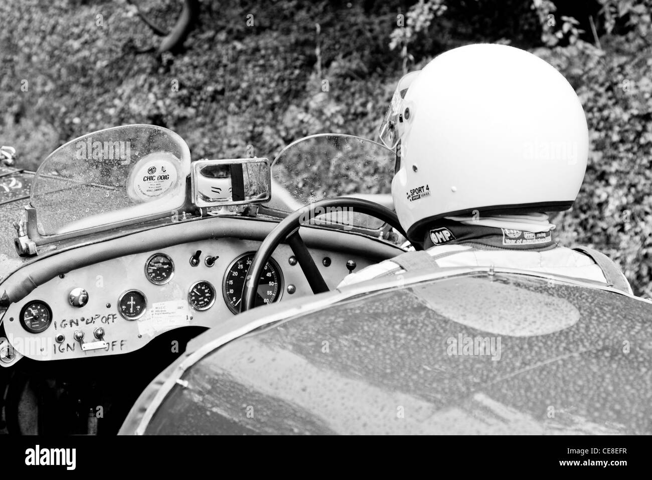 Pilote, casque, en attente de la race Banque D'Images
