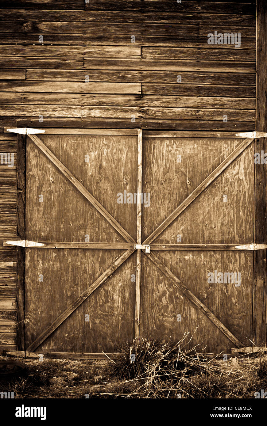 Le noir et blanc portes de grange Banque D'Images