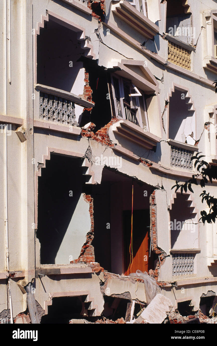 Tremblement de terre ; effondrement de bâtiments ; Akshardeep Apartment ; ahmedabad ; gujarat ; inde ; asie Banque D'Images
