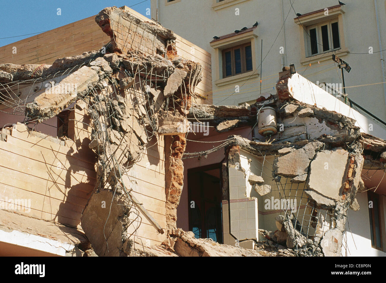 dommages causés par le tremblement de terre ; effondrement de bâtiments ; complexe de manasi ; ahmedabad ; gujarat ; inde ; asie Banque D'Images