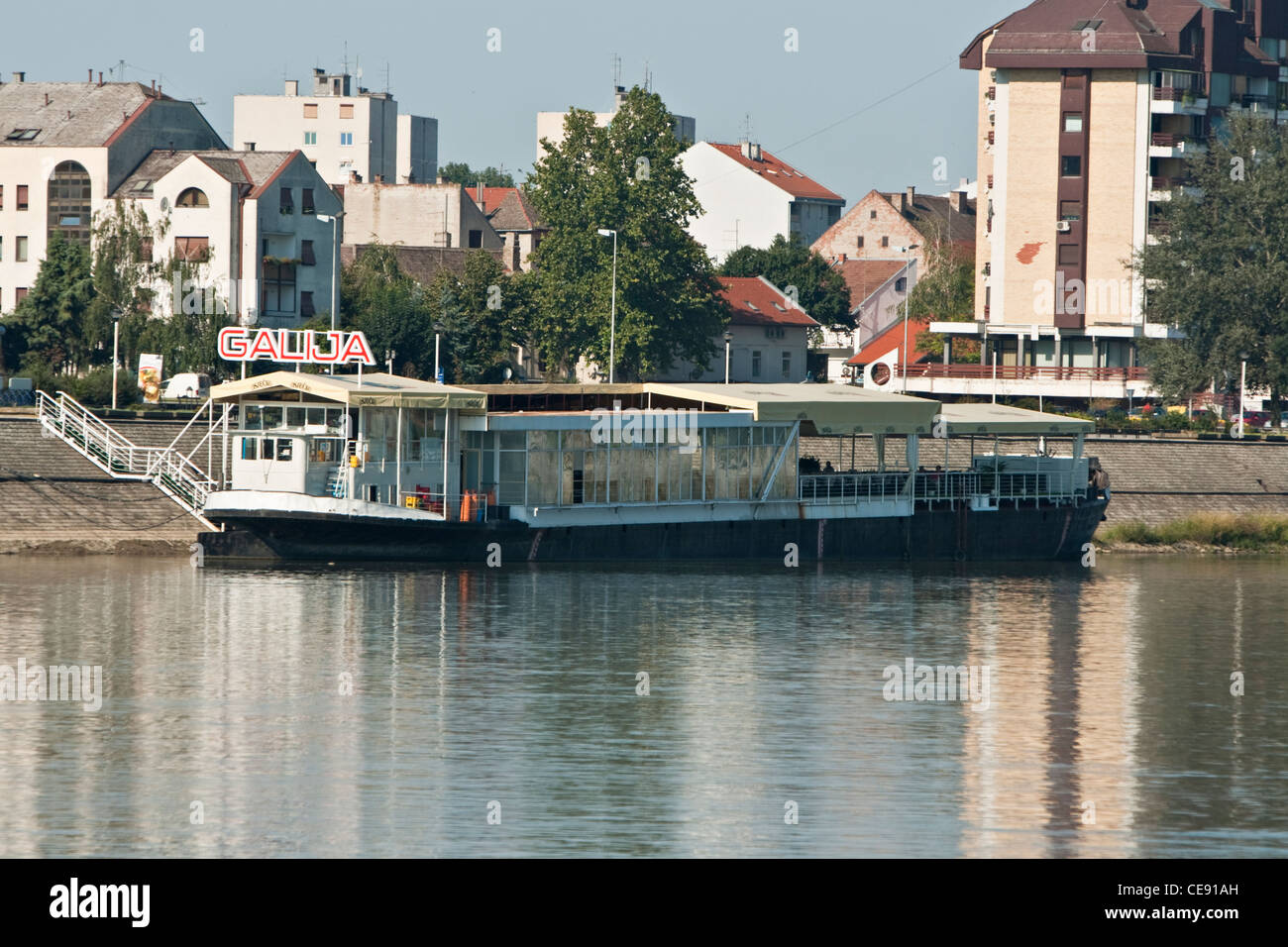 Osijek, Croatie. Galija bateau restaurant sur la rivière Drave Banque D'Images