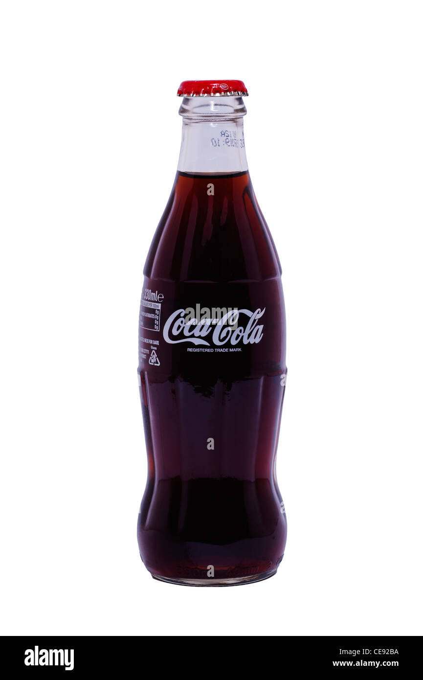 Une bouteille de Coca Cola Coke original ( ) dans une bouteille en verre sur un fond blanc Banque D'Images