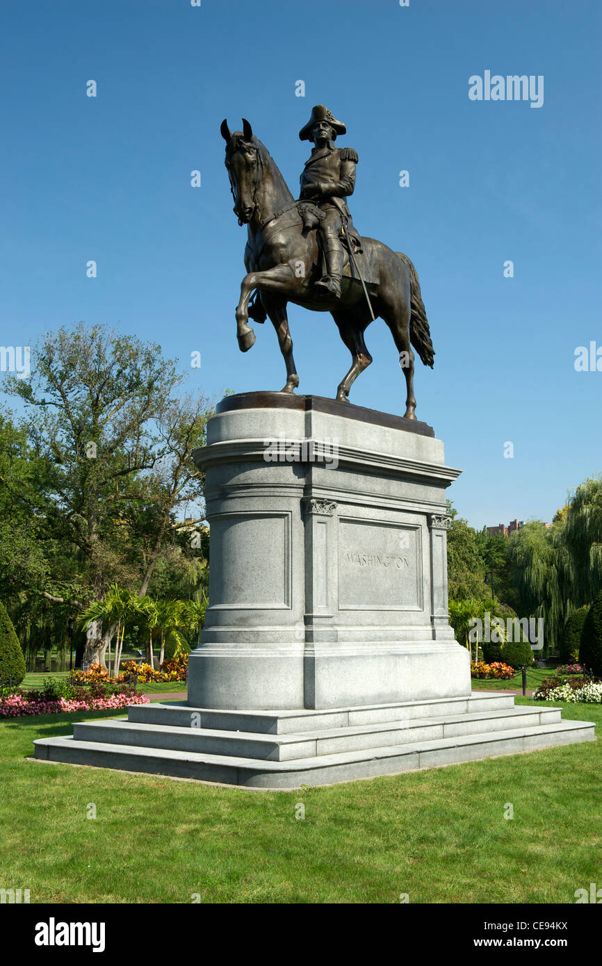Statue en bronze de George Washington dans le Jardin Public de Boston à Boston, Massachusetts, USA. Banque D'Images