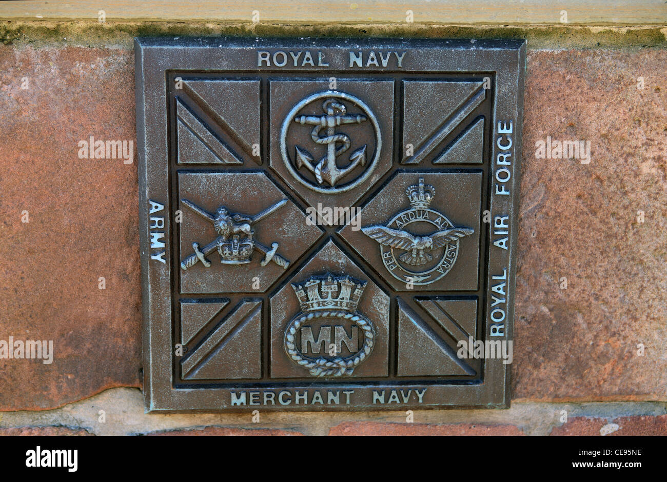 Plaque représentant l'armée, les forces britanniques, Royal Navy, Royal Air Force et de la Marine Marchande Banque D'Images