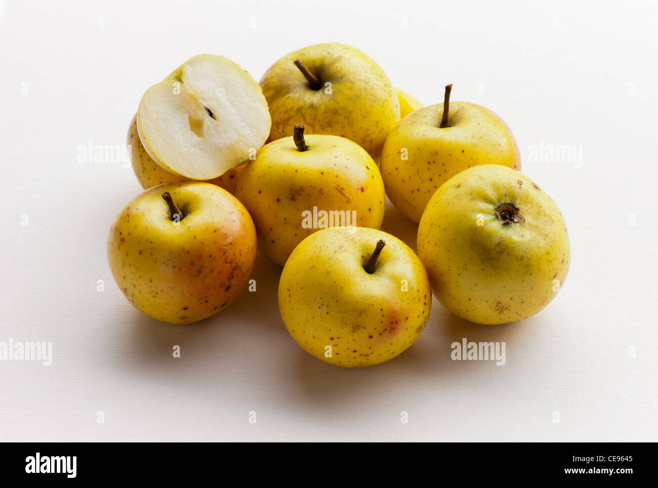 Blanc pommes Astrachan une vieille variété russe Banque D'Images