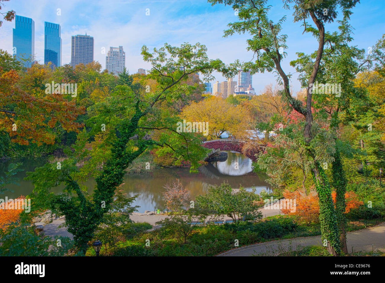 Gapstow Bridge & l'étang en automne, Central Park Banque D'Images