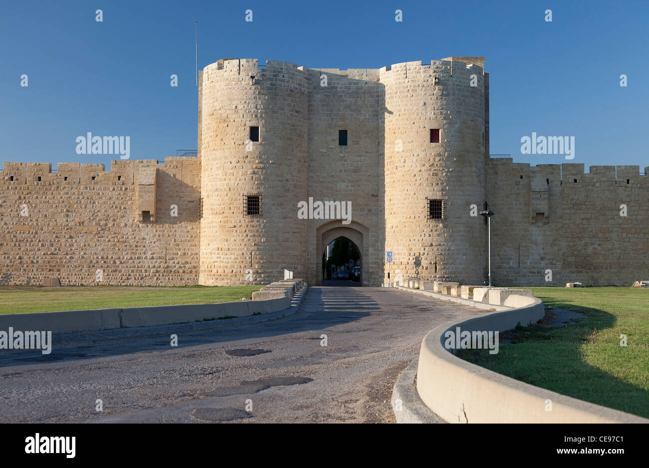 Vue sur le mur d'Aigues Mortes. Gard, France Banque D'Images