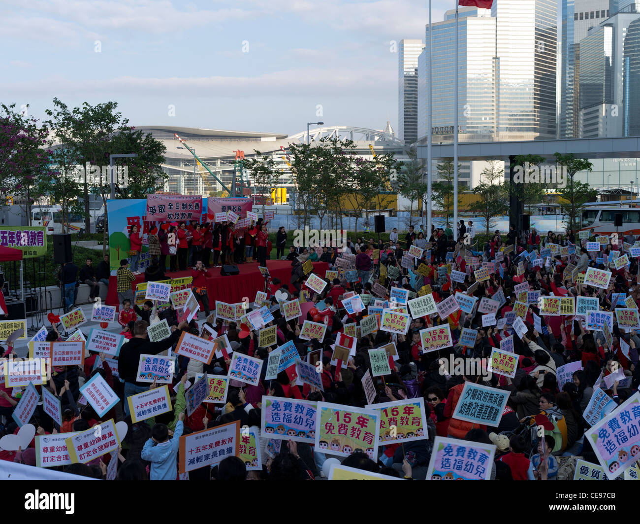 dh WAN CHAI HONG KONG protestant contre les enseignants chinois en dehors de legco bâtiments chine enseignants protestent la foule des manifestants Banque D'Images