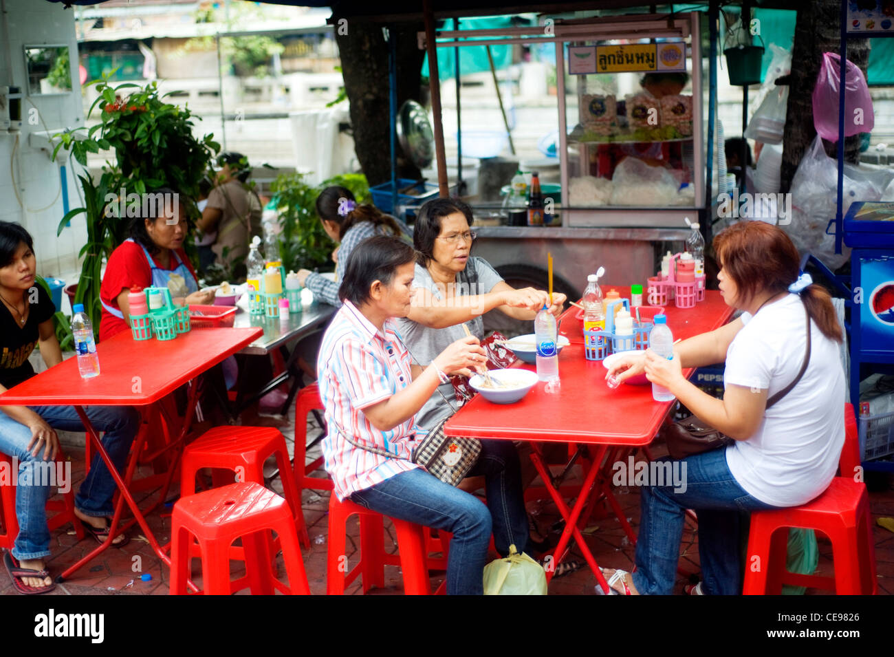 Fast food traditionnel thaïlandais sur Bangkok street Banque D'Images