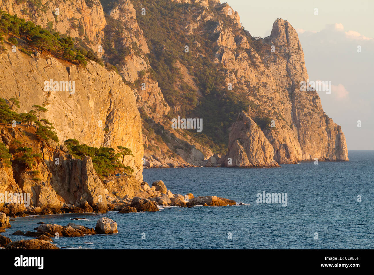 Belle station de montagne au coucher du soleil Banque D'Images