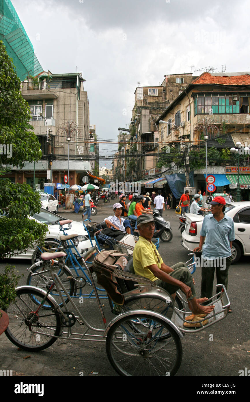 Becak driver dans les rues de Ho Chi Minh Ville, Vietnam Banque D'Images