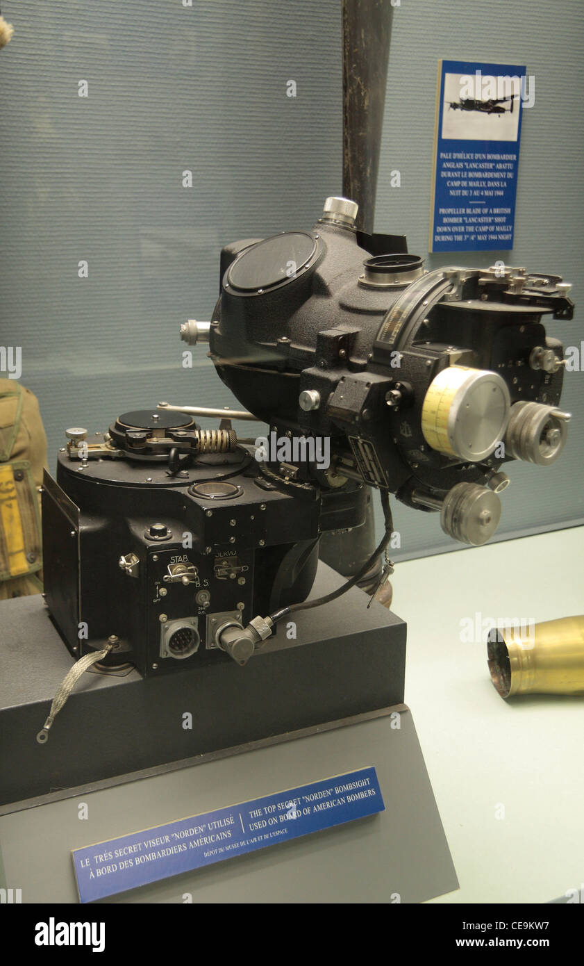 Une seconde guerre mondiale "Norden Bombsight" sur l'affichage Musée de la Reddition (Musée de la reddition), Reims, France. Banque D'Images