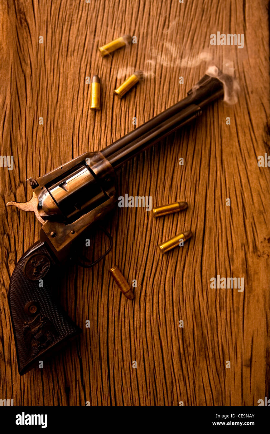 Pistolet de tir de six anciens fumeurs avec baril Banque D'Images