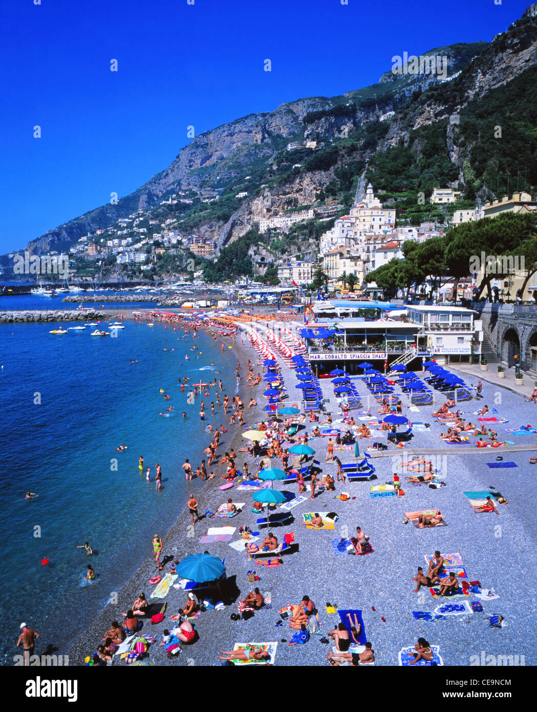 Plage publique, Amalfi, Campanie, Italie Banque D'Images