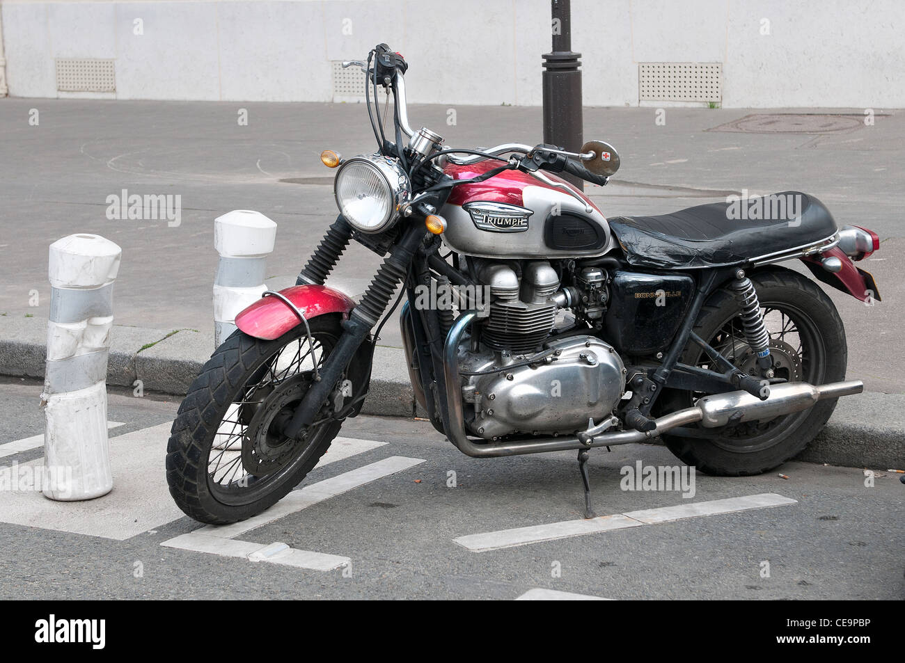 Triumph antique motorcycle Banque de photographies et d'images à haute  résolution - Alamy
