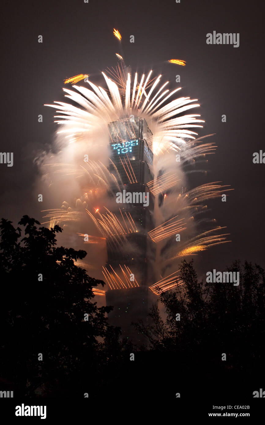 Taipei 101 Fireworks pour les célébrations du Nouvel An 2012 Banque D'Images