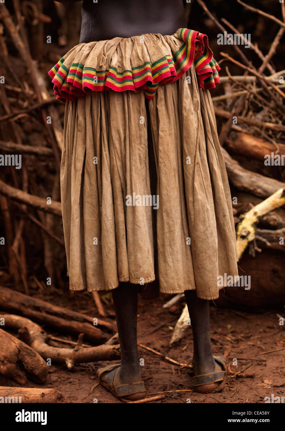 Pagne traditionnel jambes Femme Konso Ethiopie Banque D'Images