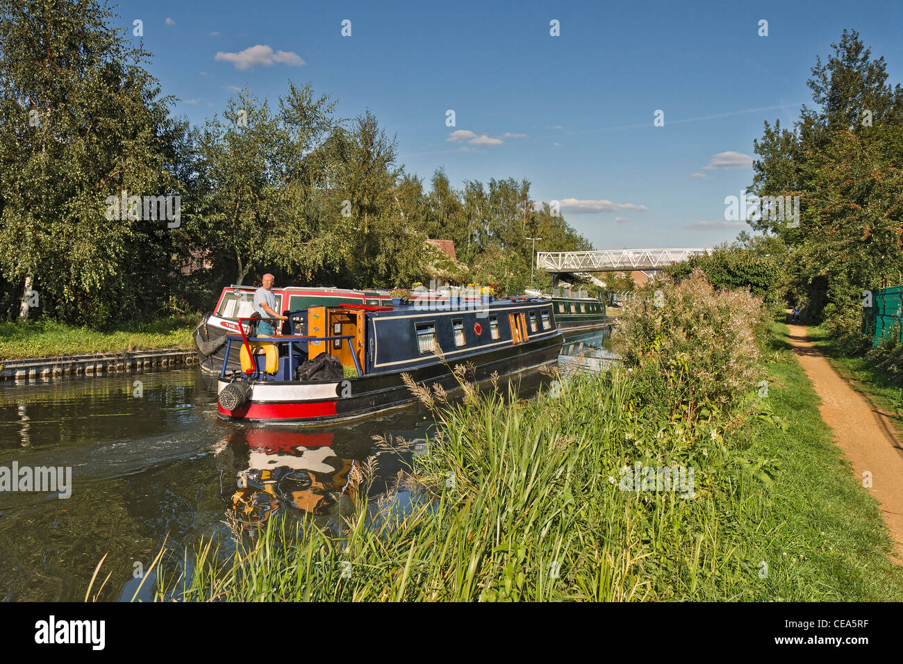 Berkshire au Royaume-Uni sur le canal en bateau Banque D'Images