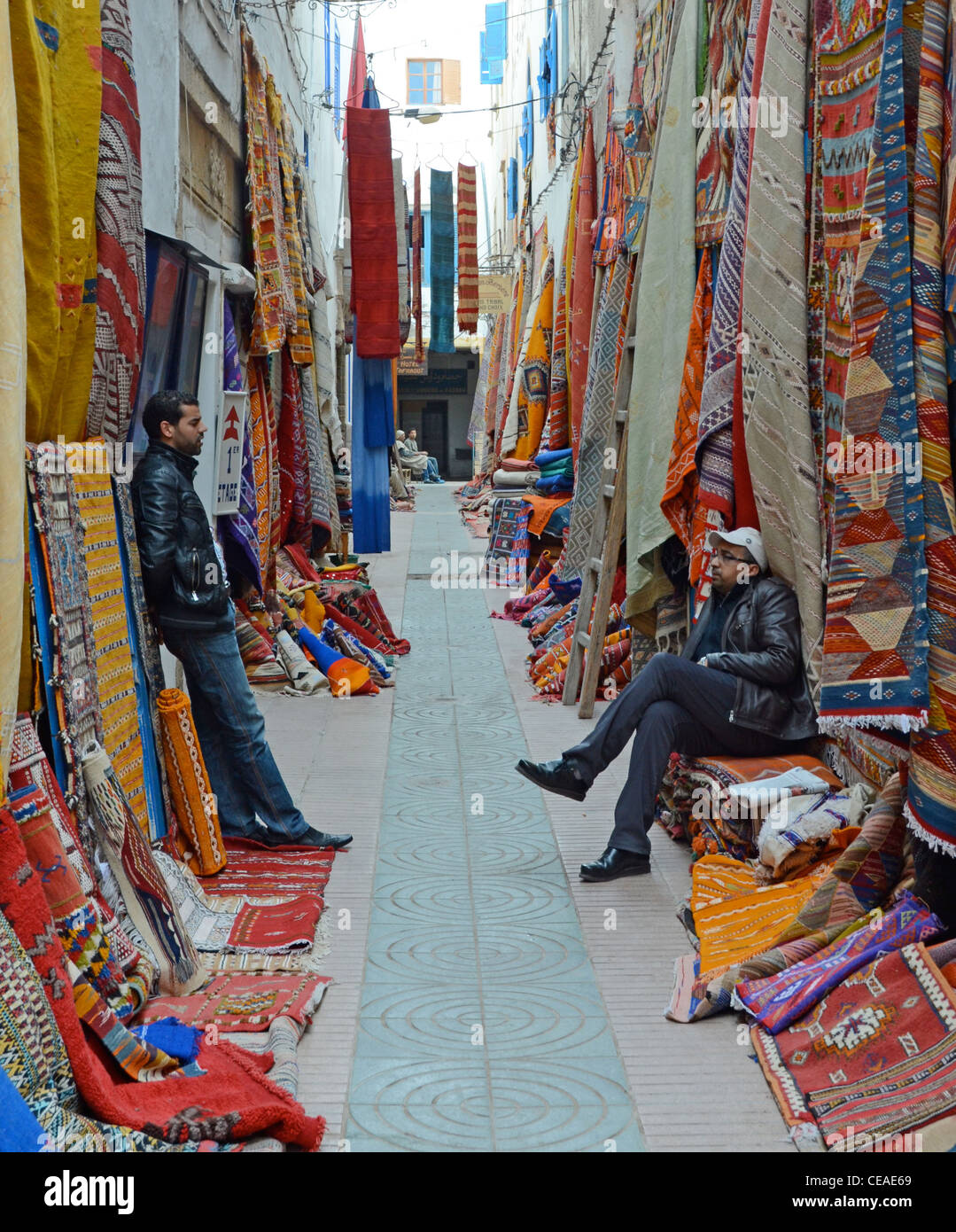 Tapis et le souk aux tapis, Essaouira, Maroc Photo Stock - Alamy