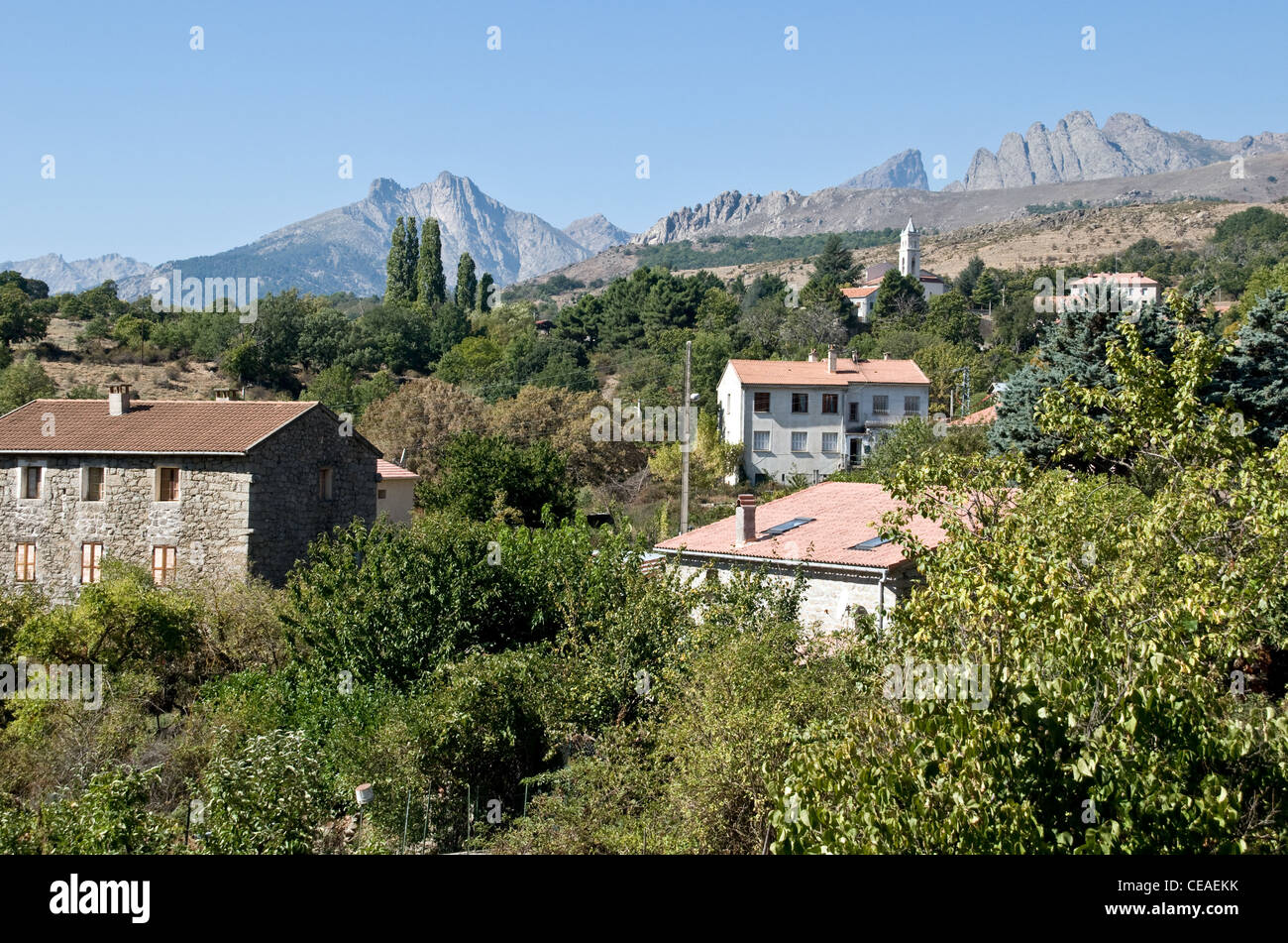 Le village de montagne Corse de Calacuccia, dans la région haute Corse de l'île de Corse, dans le sud de la France. Banque D'Images