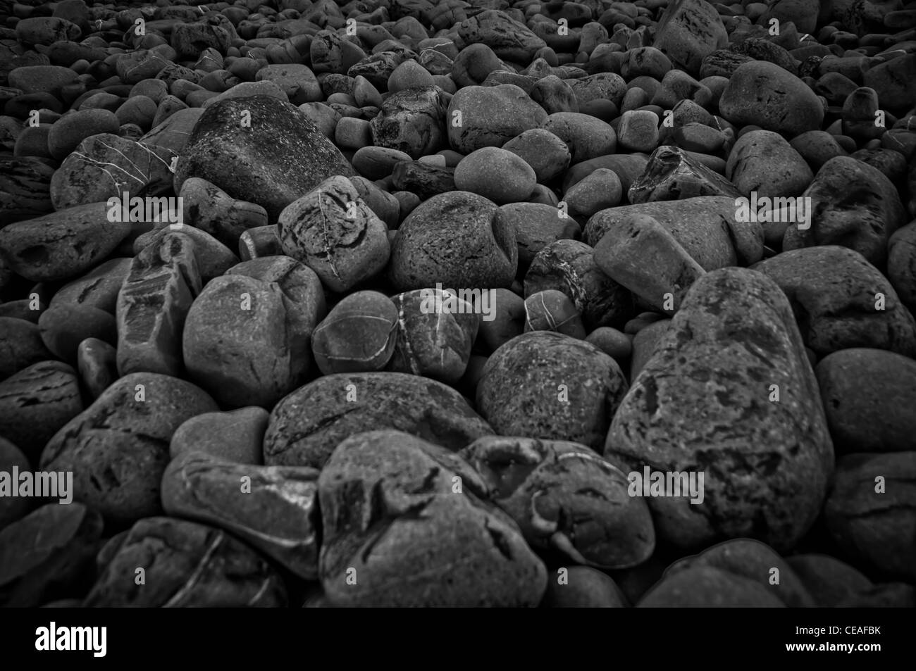 Des plages, des rochers et des pierres sur un littoral britannique. Banque D'Images