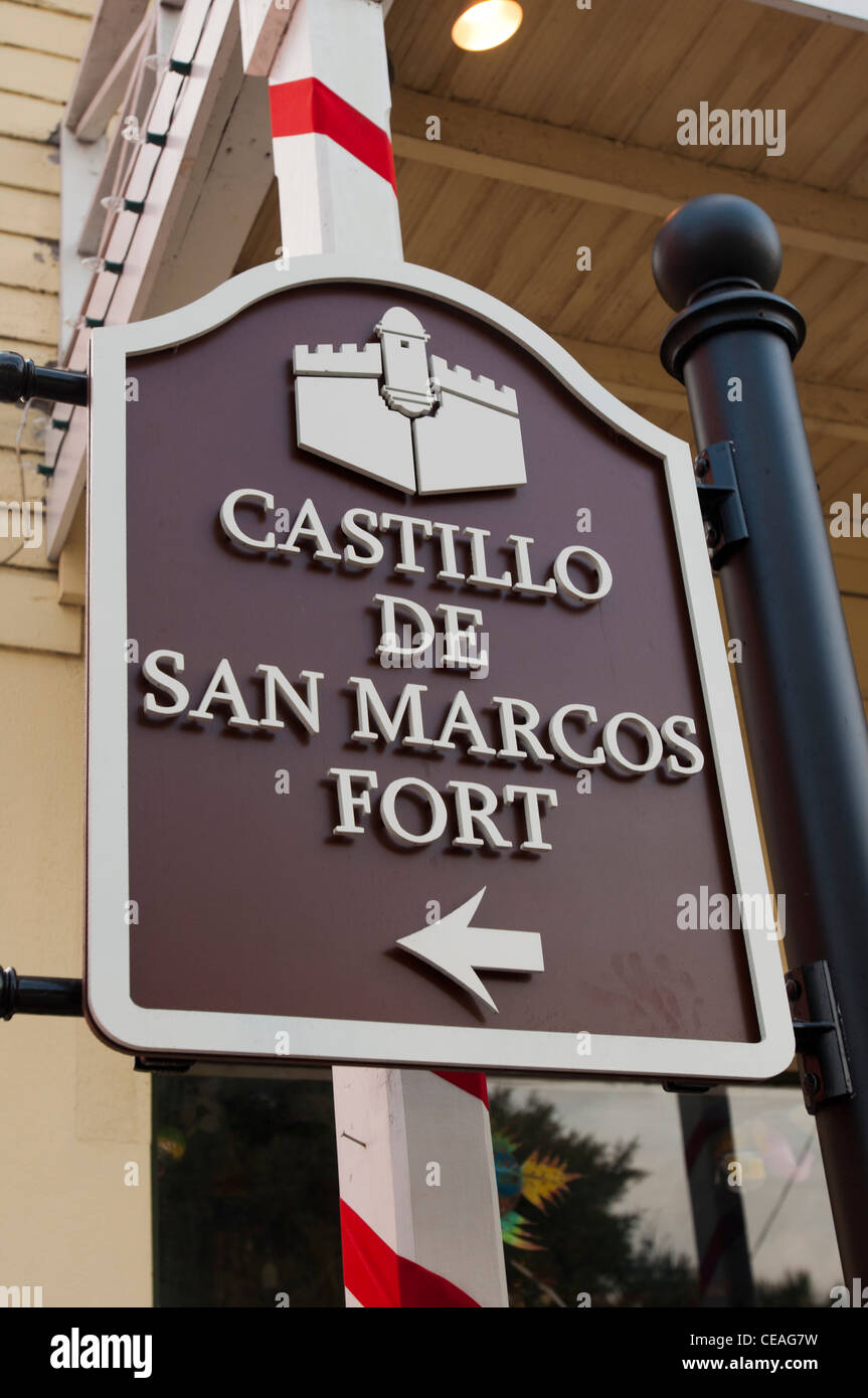 Le fort Castillo de San Marco, symbole de flèche vers le centre-ville de St Augustine, Florida, United States, USA, Amérique du Nord Banque D'Images
