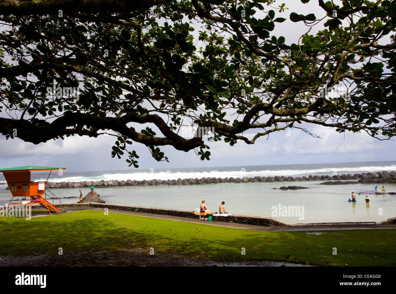 Keaukaha Beach Park est un des parcs avant de la baie de Hilo, Big Island, Hawaii Banque D'Images