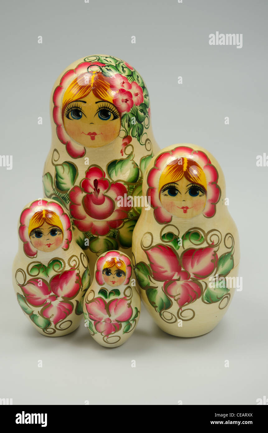 Groupe des poupées russes de nidification en bois, appelé Matrioshka ou poupée Babouchka Banque D'Images