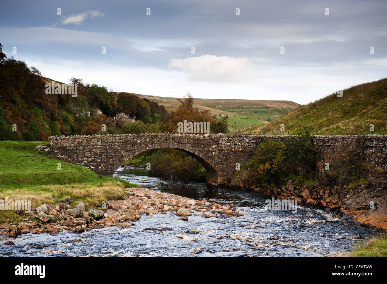 Le Wath Wain bridge en automne. Banque D'Images