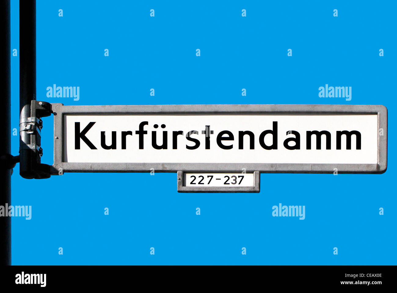 Plaque de rue du boulevard Kurfürstendamm, à Berlin. Banque D'Images