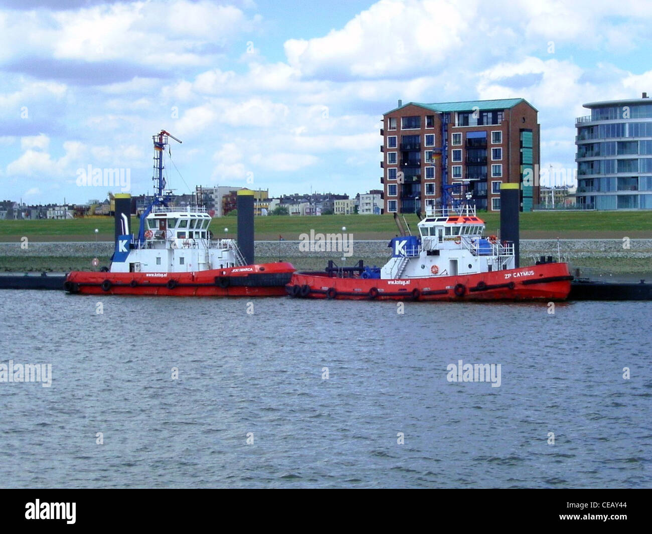 Les remorqueurs Danimarca Caymus et ZP de la société néerlandaise Kotug à Bremerhaven, Allemagne Banque D'Images