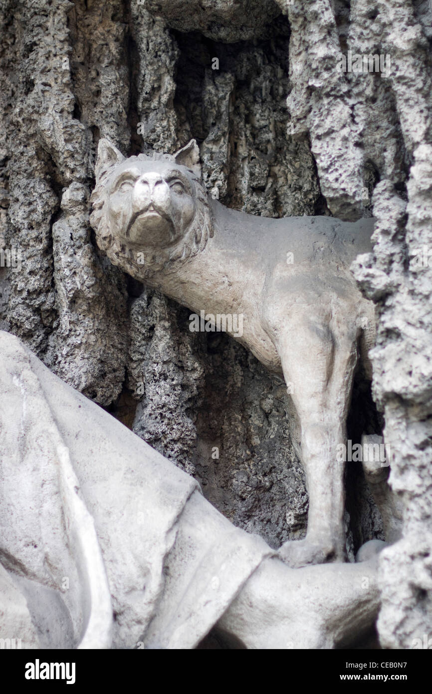 Façade et fontaine à l'angle de l'église Holy Trinity commandé par l'ordre de moines Trinitaires espagnols Banque D'Images