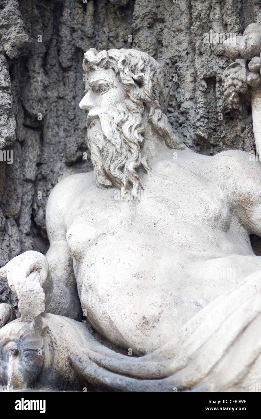 Façade et fontaine à l'angle de l'église Holy Trinity commandé par l'ordre de moines Trinitaires espagnols Banque D'Images
