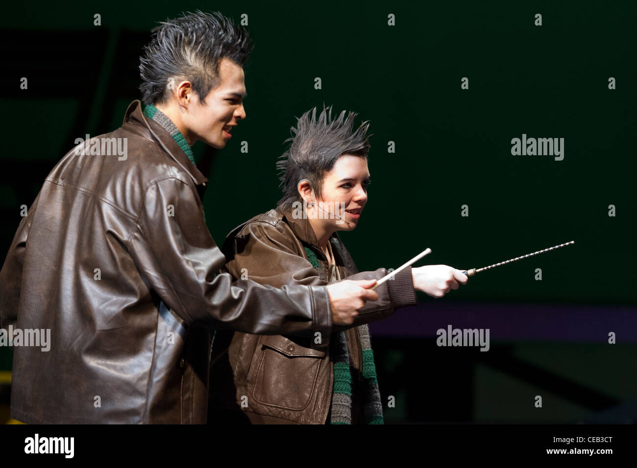 Les adolescents de participer à une production d 'un Potter comédie musicale" à LBJ High School d'Austin, Texas Banque D'Images